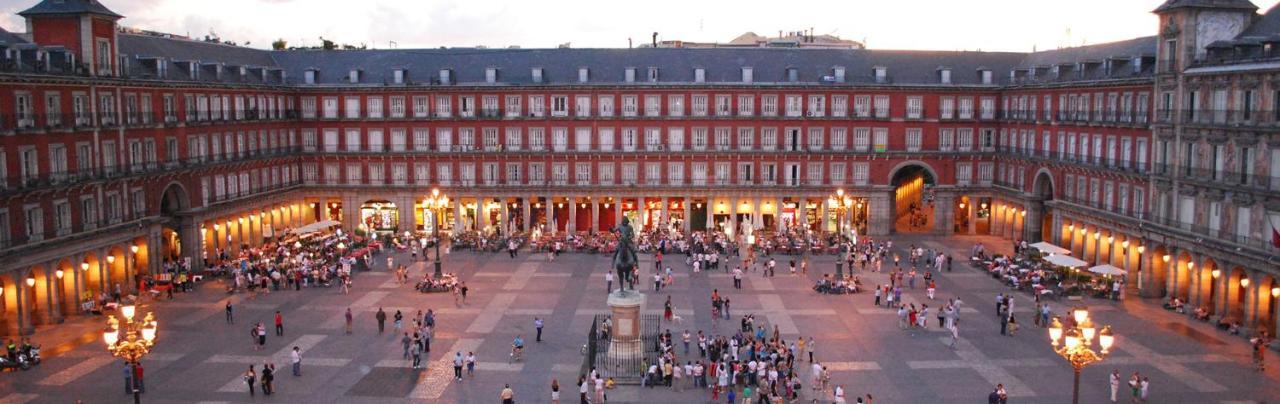 Bed and Breakfast La Reina De Gran Via - Parking Tph Madrid Exterior foto