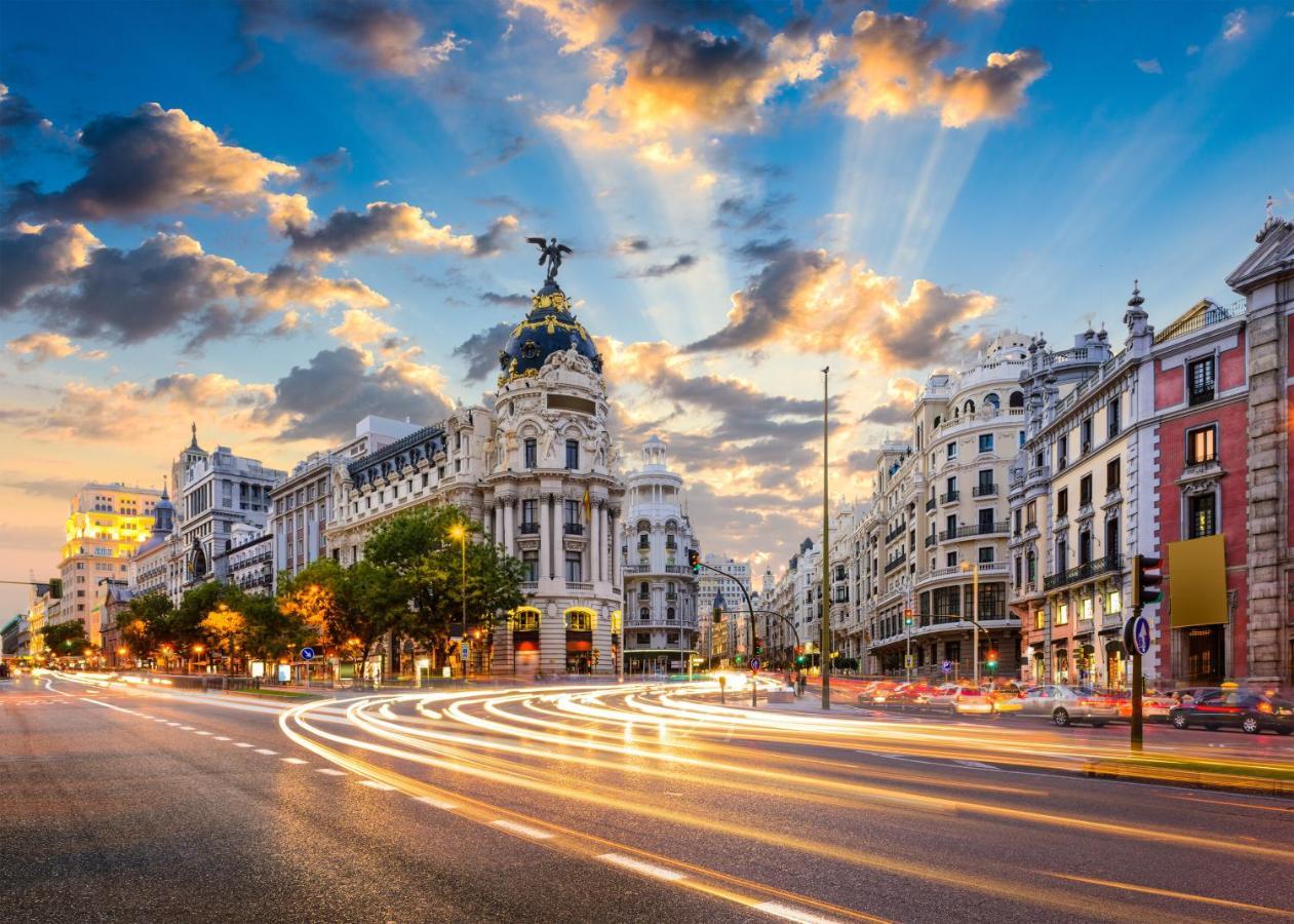 Bed and Breakfast La Reina De Gran Via - Parking Tph Madrid Exterior foto