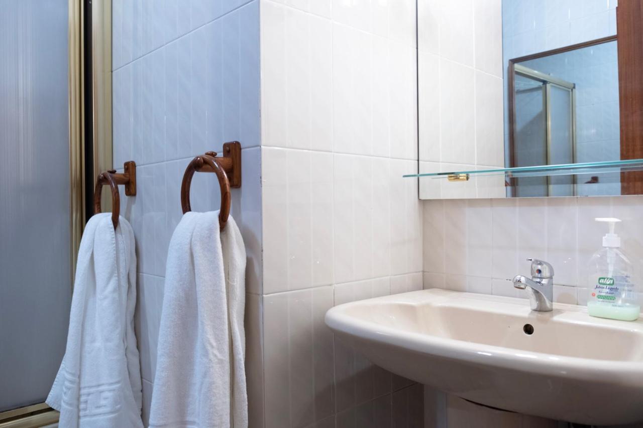 Bed and Breakfast La Reina De Gran Via - Parking Tph Madrid Exterior foto